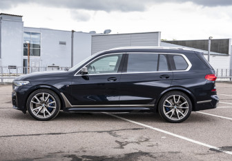 Подержанный автомобиль BMW X7 2019 года (8 фото)