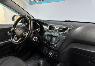 Подержанный автомобиль Kia Rio Sedan 2012 года (10 фото)