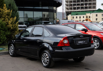 Подержанный автомобиль Ford Focus Sedan 2007 года (5 фото)