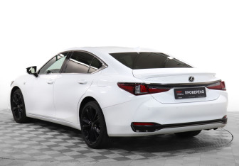 Подержанный автомобиль Lexus ES 2022 года (7 фото)