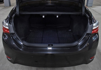 Подержанный автомобиль Toyota Corolla Sedan 2017 года (10 фото)