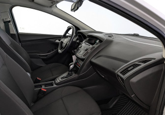 Подержанный автомобиль Ford Focus Hatchback 2018 года (12 фото)