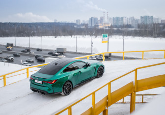 Подержанный автомобиль BMW M4 Coupe 2022 года (6 фото)