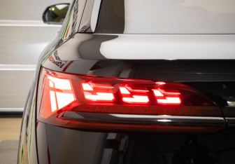 Подержанный автомобиль Audi Q7 2024 года (37 фото)