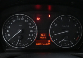 Подержанный автомобиль BMW X1 2011 года (9 фото)