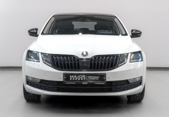 Подержанный автомобиль Skoda Octavia Liftback 2020 года (2 фото)