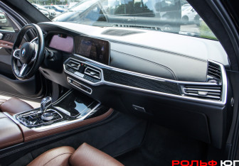 Подержанный автомобиль BMW X7 2019 года (7 фото)