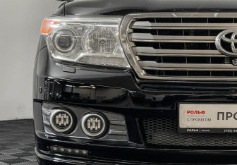 Подержанный автомобиль Toyota Land Cruiser Suv 2013 года (22 фото)