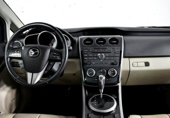 Подержанный автомобиль Mazda CX-7 2010 года (9 фото)