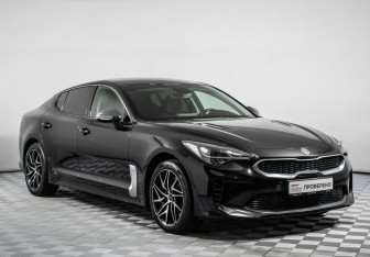 Подержанный автомобиль Kia Stinger 2021 года (3 фото)