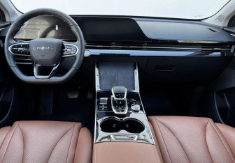 Подержанный автомобиль Omoda C5 2023 года (9 фото)