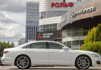Подержанный автомобиль Audi A8 2019 года (3 фото)