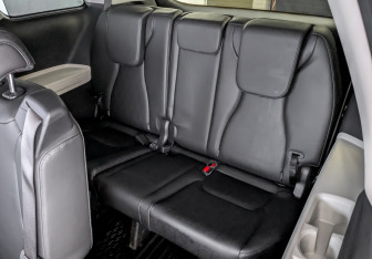 Подержанный автомобиль Kia Carnival 2022 года (14 фото)