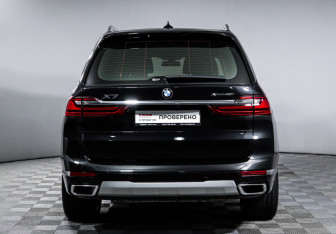 Подержанный автомобиль BMW X7 2022 года (6 фото)