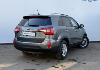 Подержанный автомобиль Kia Sorento 2015 года (5 фото)