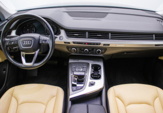 Подержанный автомобиль Audi Q7 2016 года (13 фото)