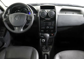 Подержанный автомобиль Renault Duster 2016 года (6 фото)