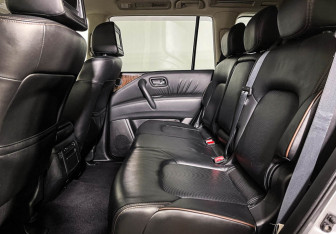 Подержанный автомобиль Nissan Patrol 2012 года (10 фото)