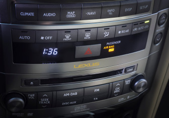 Подержанный автомобиль Lexus LX 2011 года (21 фото)