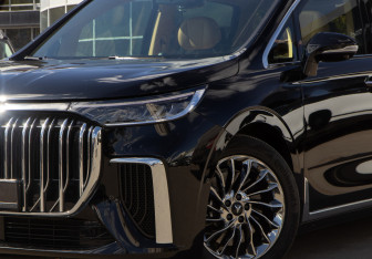 Подержанный автомобиль Voyah Dream 2023 года (35 фото)