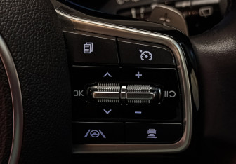 Подержанный автомобиль Kia Carnival 2021 года (28 фото)