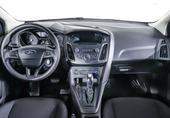 Подержанный автомобиль Ford Focus Hatchback 2018 года (10 фото)