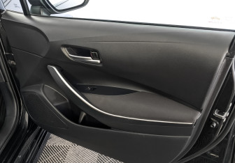 Подержанный автомобиль Toyota Corolla Sedan 2021 года (24 фото)