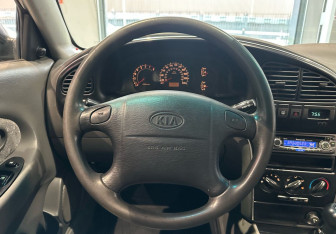 Подержанный автомобиль Kia Spectra Sedan 2008 года (13 фото)