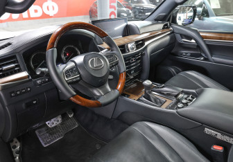 Подержанный автомобиль Lexus LX 2018 года (15 фото)