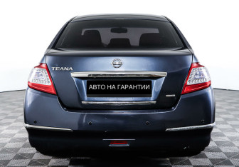Подержанный автомобиль Nissan Teana 2012 года (6 фото)