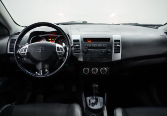 Подержанный автомобиль Peugeot 4007 2008 года (12 фото)