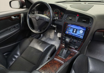 Подержанный автомобиль Volvo S60 2007 года (10 фото)