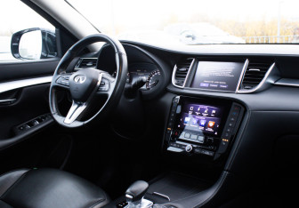 Подержанный автомобиль Infiniti QX50 2018 года (9 фото)