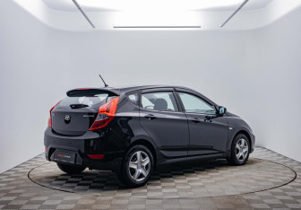 Подержанный автомобиль Hyundai Solaris Hatchback 2013 года (5 фото)