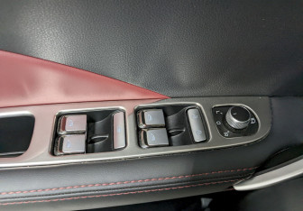 Подержанный автомобиль Geely Coolray 2023 года (12 фото)