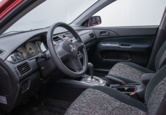 Подержанный автомобиль Mitsubishi Lancer Sedan 2006 года (10 фото)