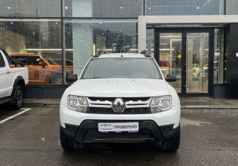 Подержанный автомобиль Renault Duster 2017 года (2 фото)