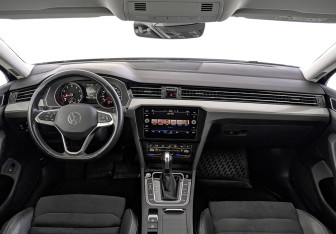 Подержанный автомобиль Volkswagen Passat Sedan 2021 года (14 фото)