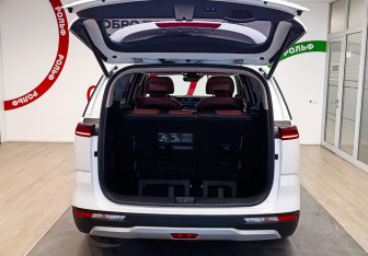 Подержанный автомобиль Kia Carnival 2021 года (32 фото)