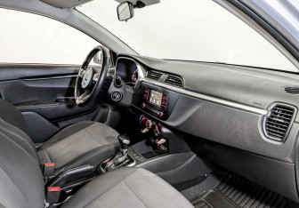 Подержанный автомобиль Kia Rio Hatchback 2021 года (10 фото)