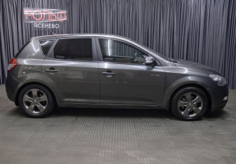 Подержанный автомобиль Kia Ceed Hatchback 2010 года (4 фото)