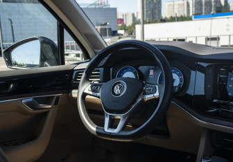 Подержанный автомобиль Volkswagen Touareg 2020 года (10 фото)