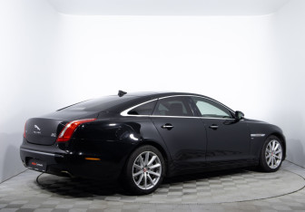 Подержанный автомобиль Jaguar XJ 2014 года (5 фото)