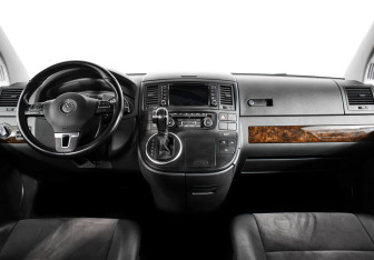 Подержанный автомобиль Volkswagen Multivan 2015 года (9 фото)