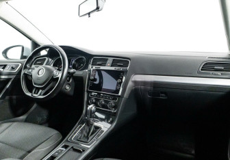 Подержанный автомобиль Volkswagen Golf Hatchback 2018 года (5 фото)