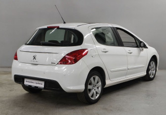 Подержанный автомобиль Peugeot 308 Hatchback 2011 года (5 фото)
