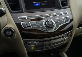 Подержанный автомобиль Infiniti QX60 2019 года (12 фото)