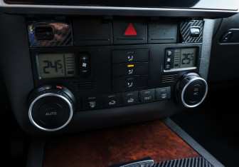 Подержанный автомобиль Volkswagen Touareg 2008 года (17 фото)