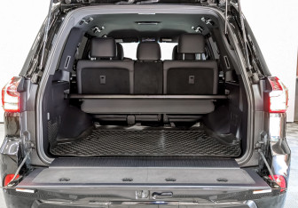 Подержанный автомобиль Lexus LX 2021 года (10 фото)