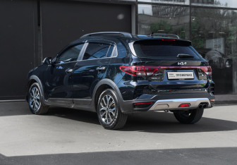 Подержанный автомобиль Kia Rio Hatchback 2021 года (6 фото)